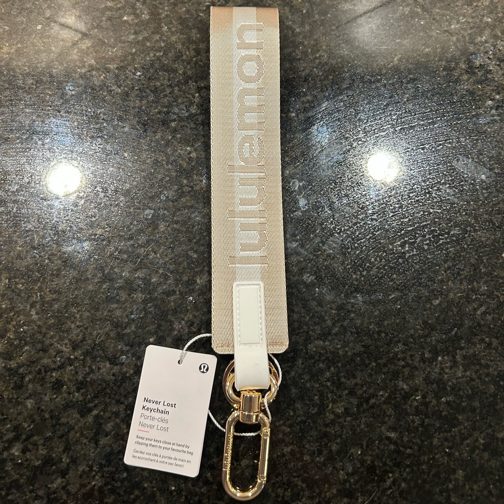 [NWT] Lululemon Never Lost Keychain 🤍 White Opal Gold Clip